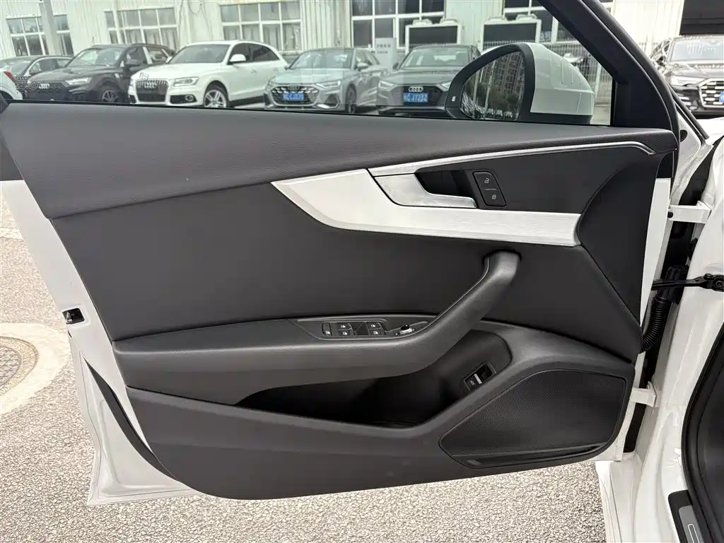 Audi A4L — миниатюра 11