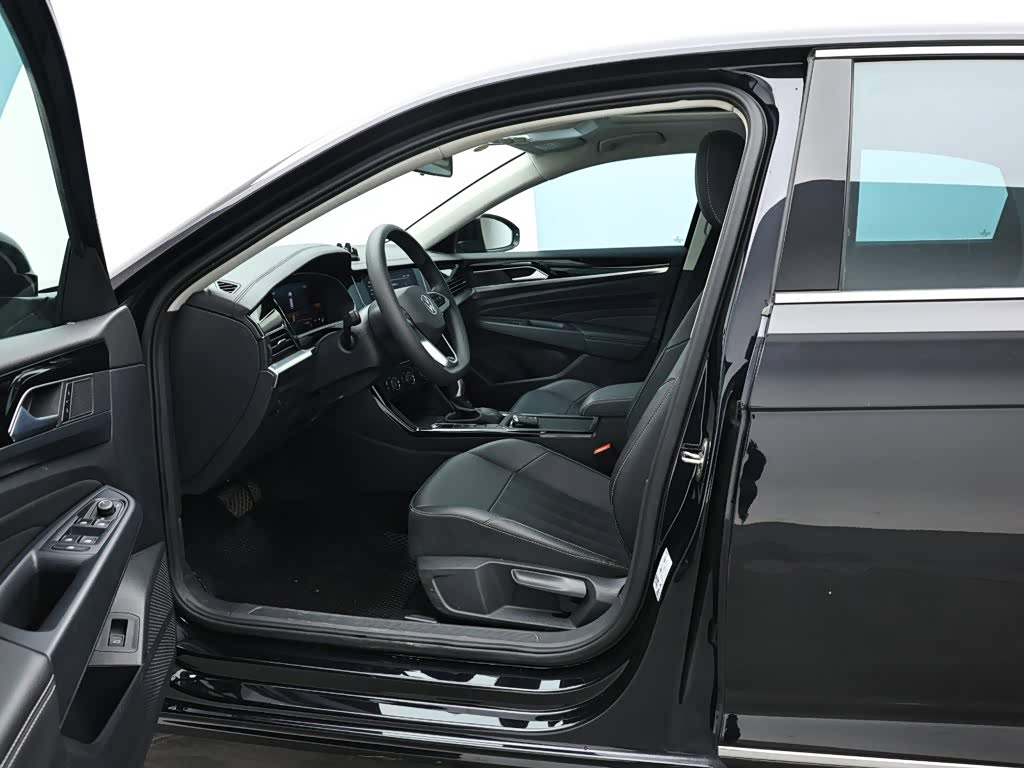 Volkswagen Passat 1.4 л 2025 г. Чёрный, пробег 48200 км