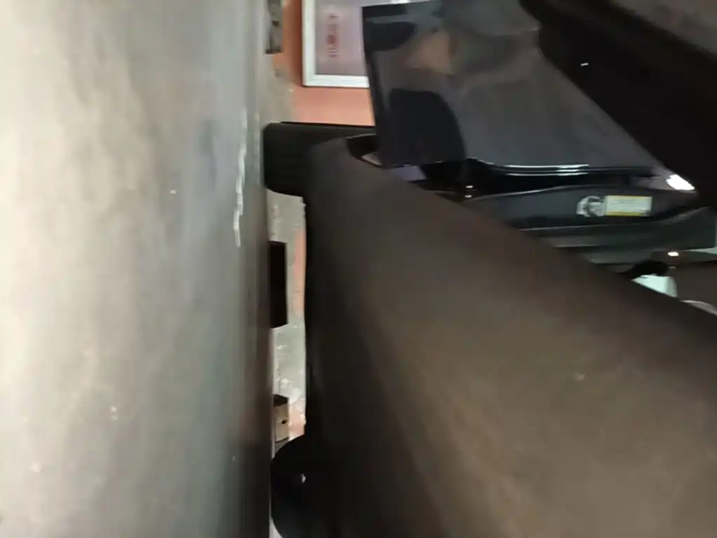 Tesla Model Y — миниатюра 21