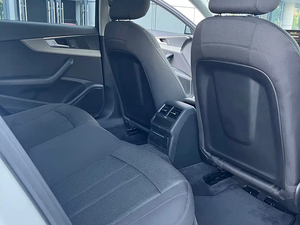 Audi A4L — миниатюра 7