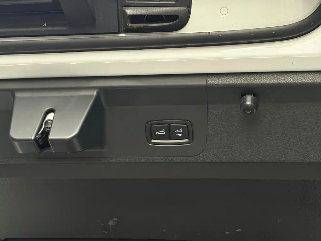Porsche Panamera Hybrid — миниатюра 9