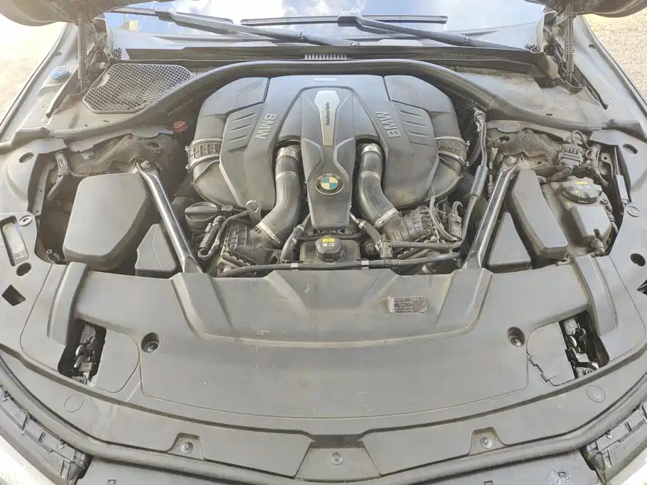 BMW 7 Series — миниатюра 10