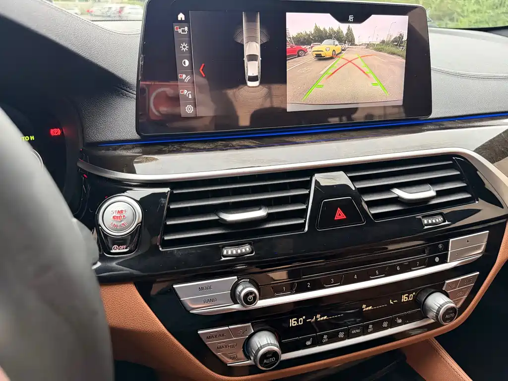 BMW 5 Series — миниатюра 12