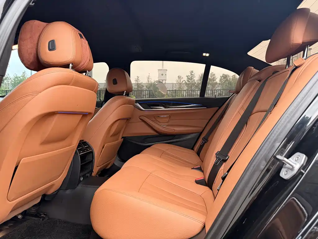 BMW 5 Series — миниатюра 18