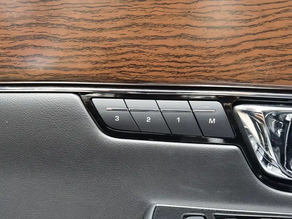Jaguar XJ — миниатюра 16