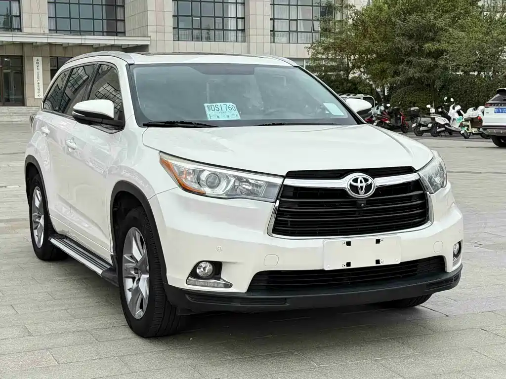 TOYOTA HIGHLANDER