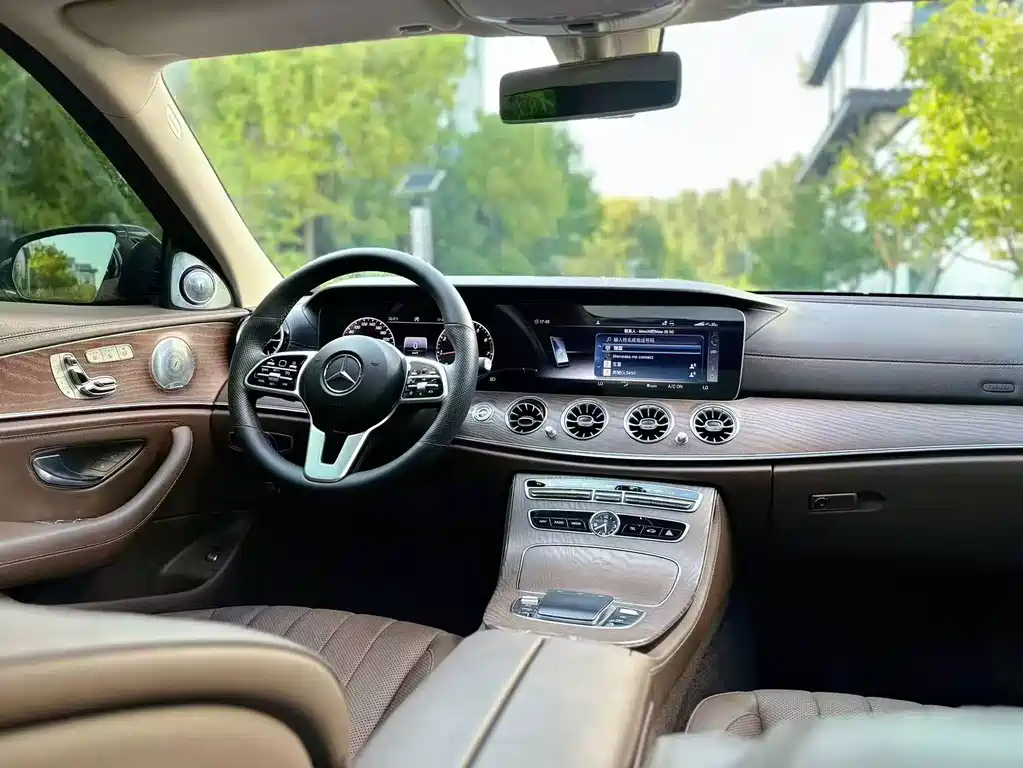 Mercedes-Benz E-Class — миниатюра 4