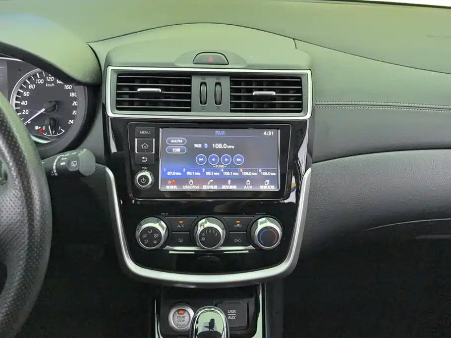 Nissan Tiida — миниатюра 13
