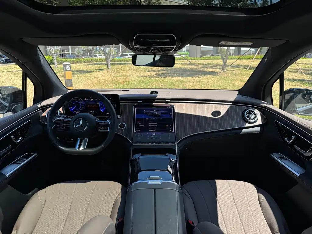 Mercedes-Benz EQE SUV — миниатюра 18