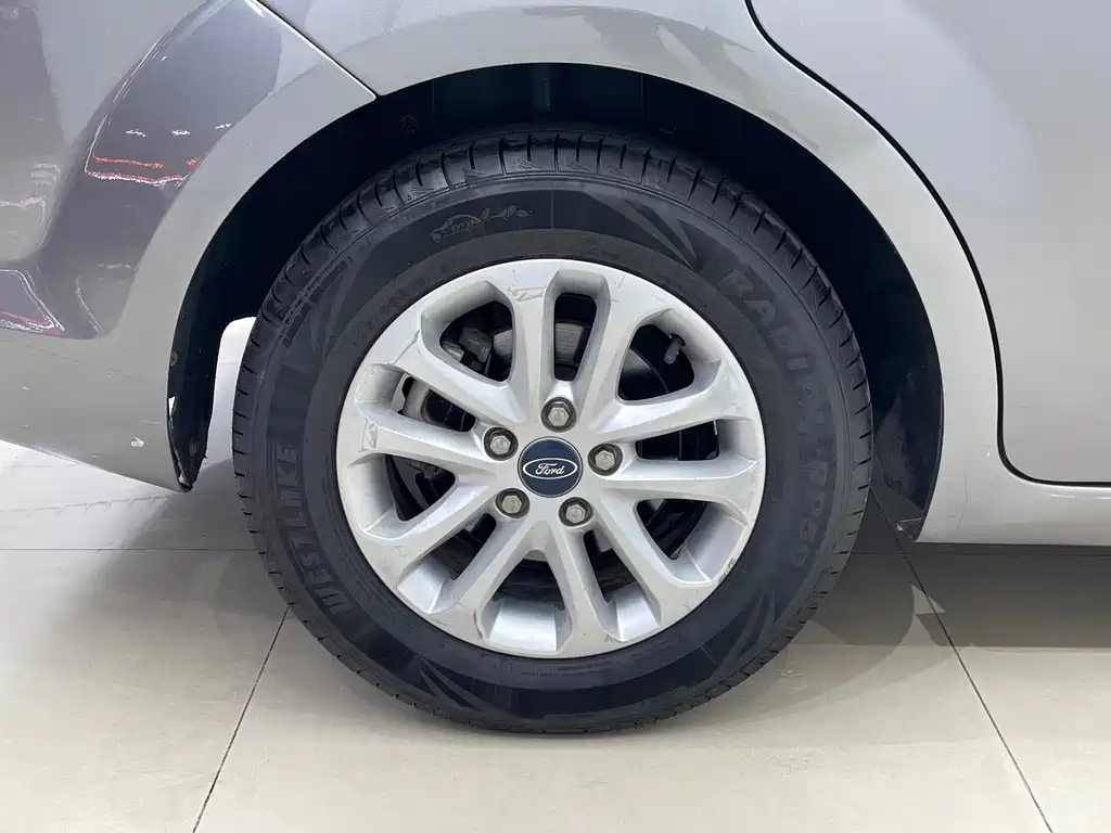 Ford Focus — миниатюра 9