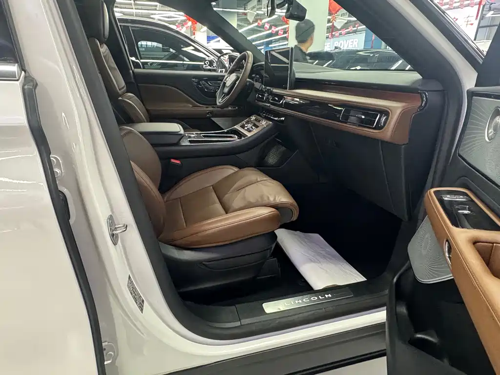 Lincoln Aviator — миниатюра 4