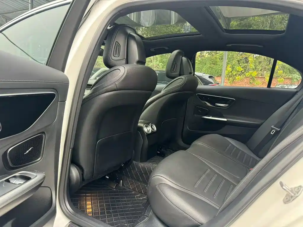 Mercedes-Benz C-Class — миниатюра 8