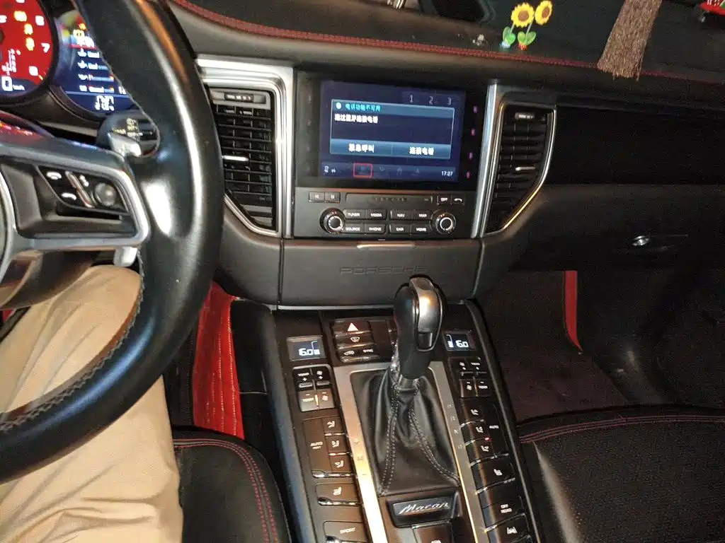 Porsche Macan — миниатюра 6