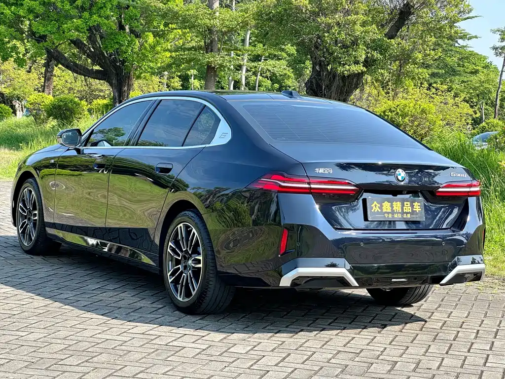 BMW 5 Series — миниатюра 16