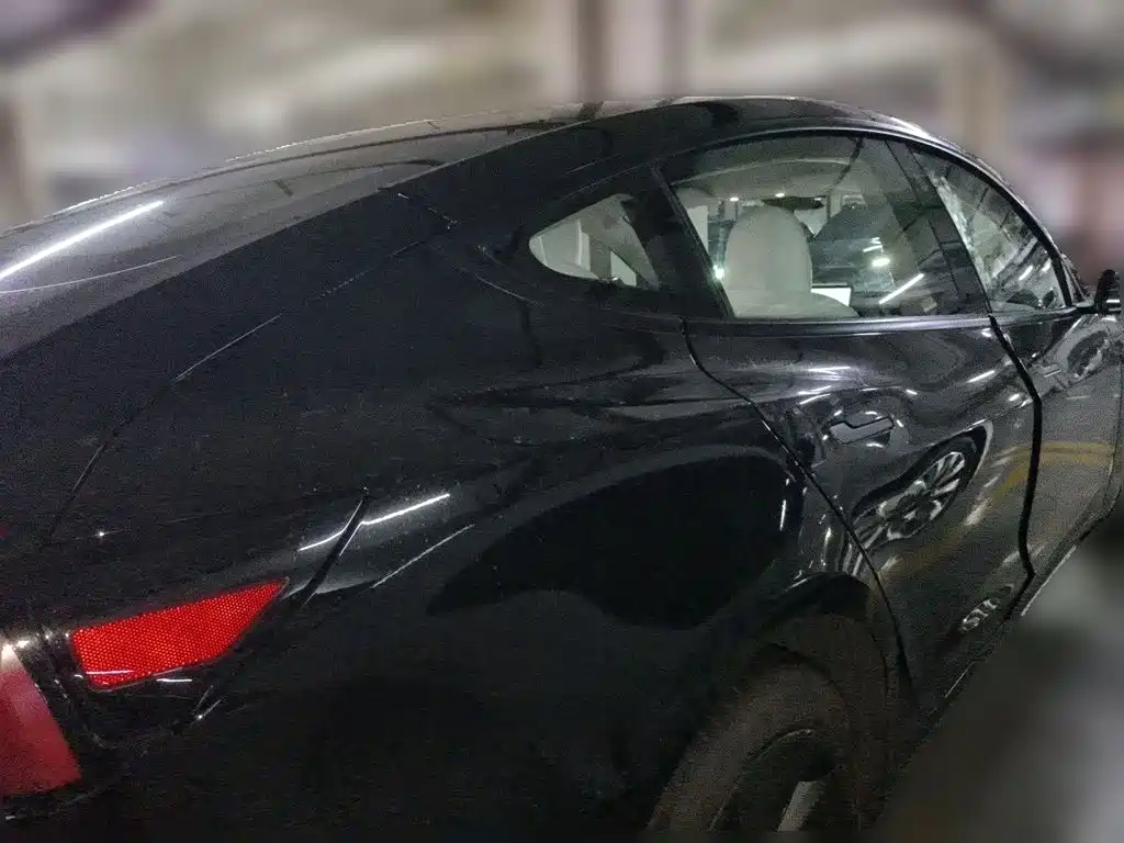 Tesla Model 3 — миниатюра 4