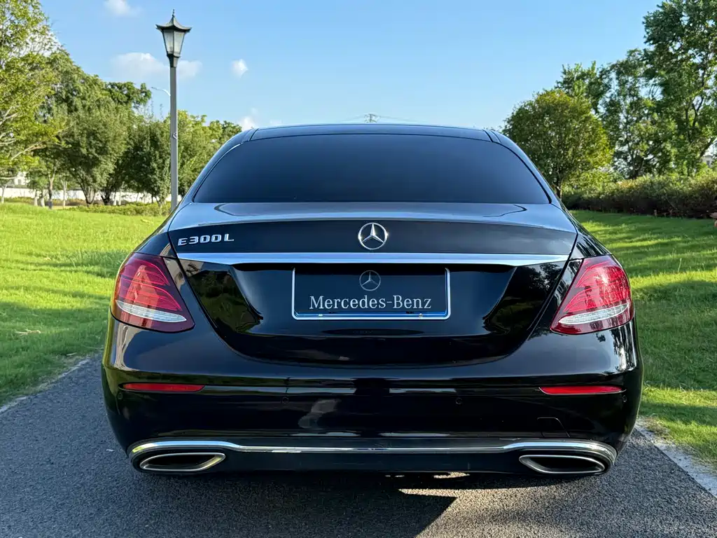 Mercedes-Benz E-Class — миниатюра 9