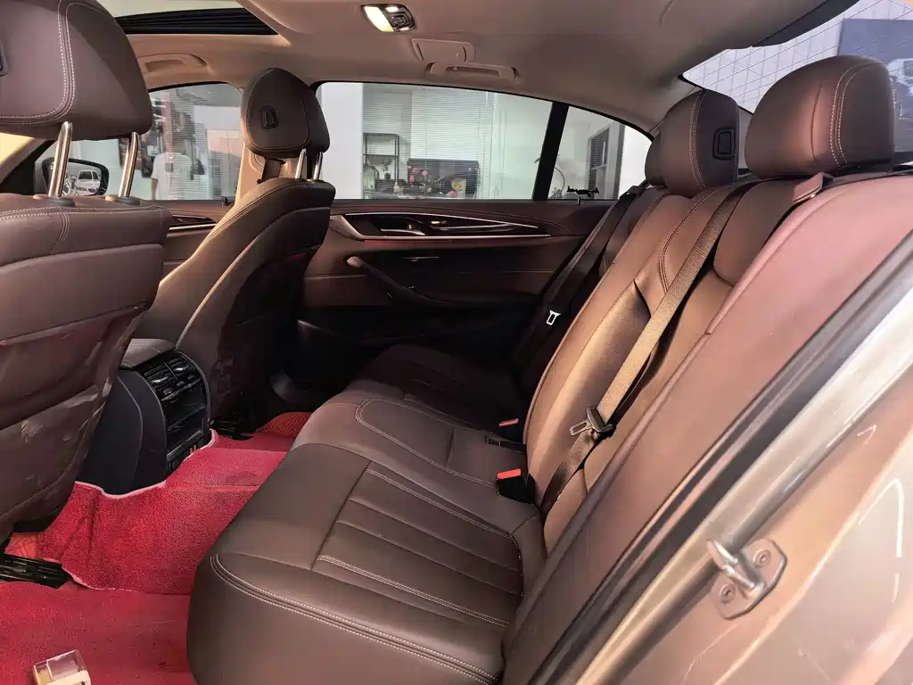 BMW 5 Series — миниатюра 13
