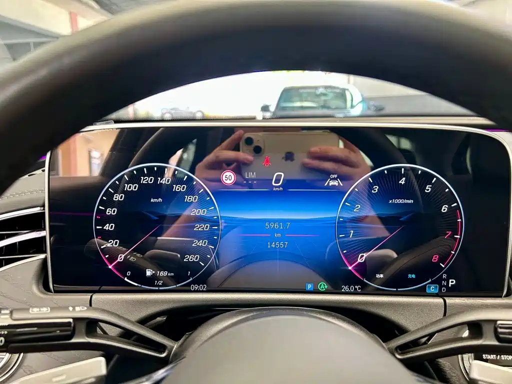 Mercedes-Benz E-Class (Import) — миниатюра 15
