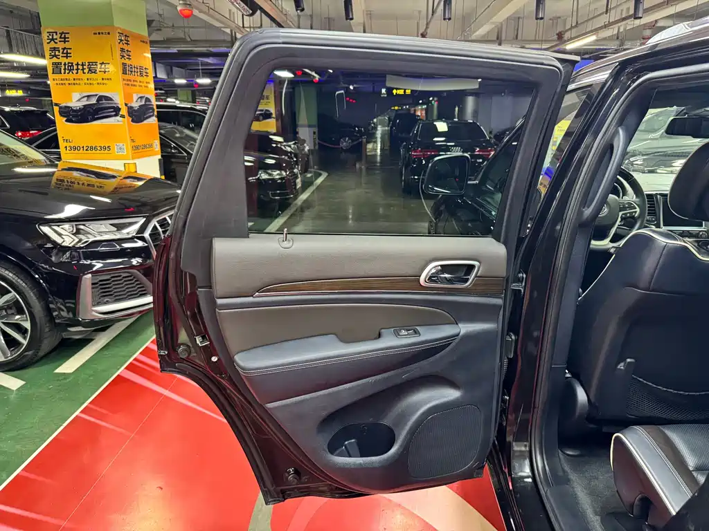 Jeep Grand Cherokee (Import) 3.6L Luxury Navigation Edition, фото 34