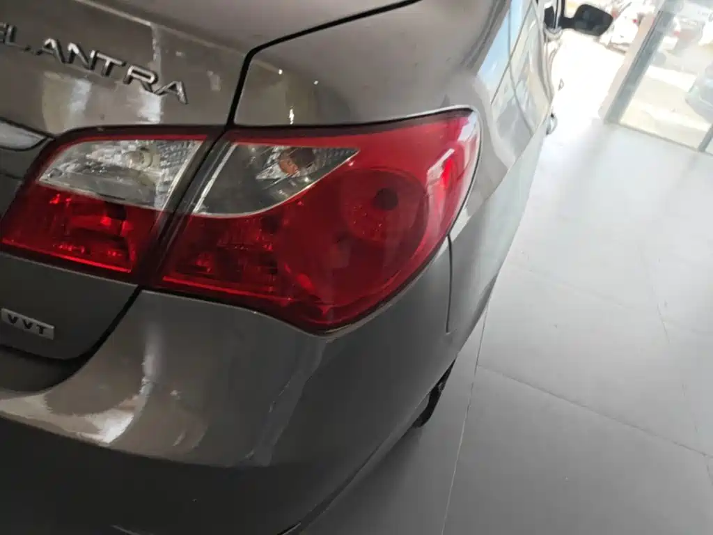 Hyundai Elantra — миниатюра 8