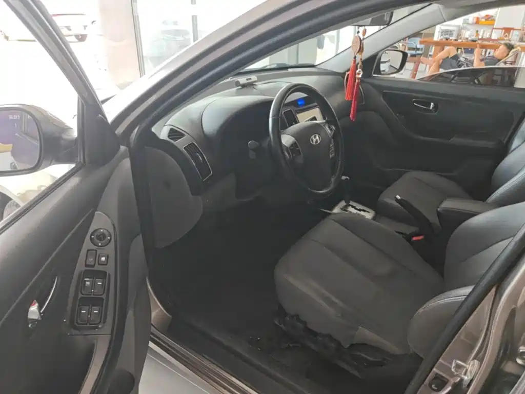 Hyundai Elantra — миниатюра 16