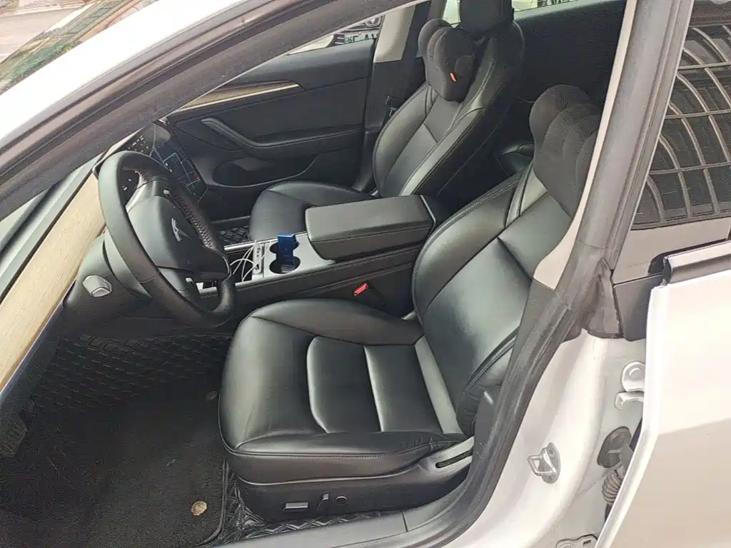 Tesla Model 3 — миниатюра 15