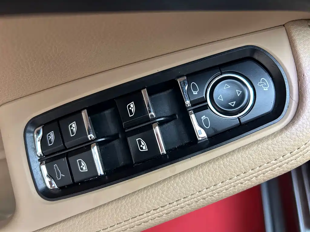 Porsche Macan — миниатюра 13
