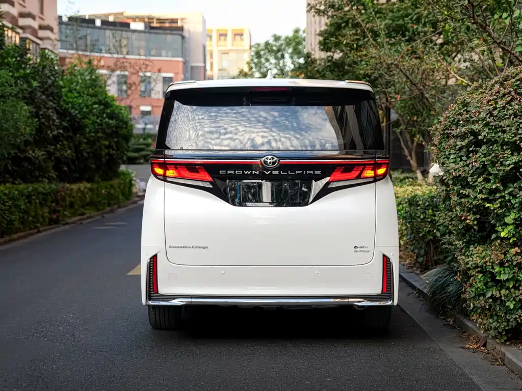 Toyota Vellfire — миниатюра 8