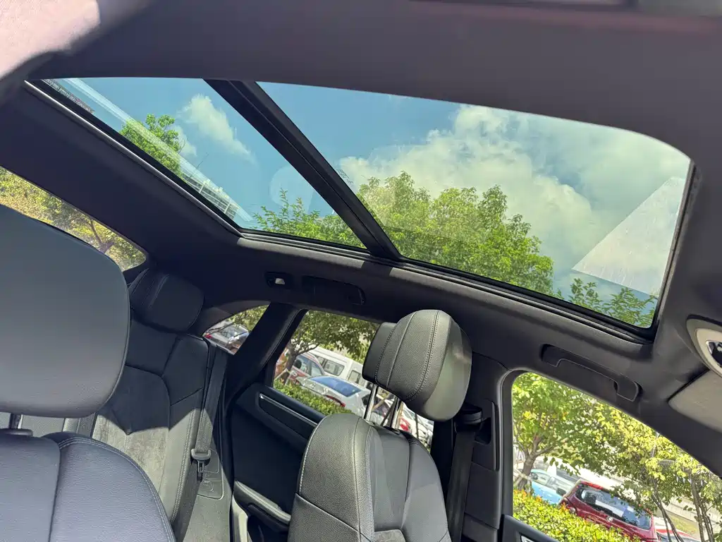 Porsche Macan — миниатюра 14