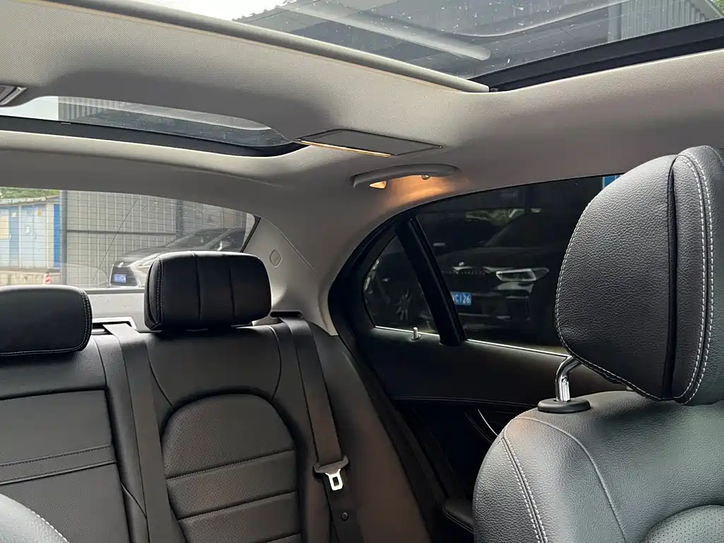 Mercedes-Benz C-Class — миниатюра 11