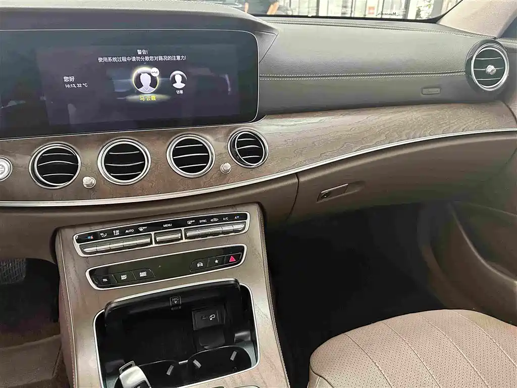 Mercedes-Benz E-Class — миниатюра 10
