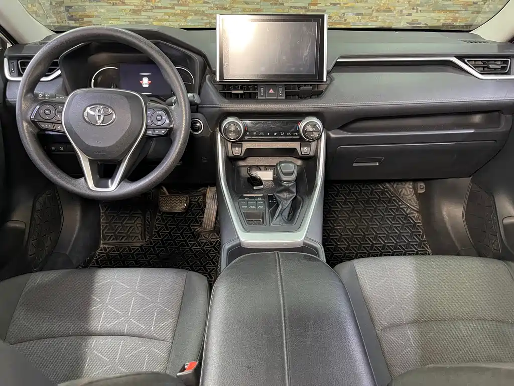 Toyota RAV4 — миниатюра 12