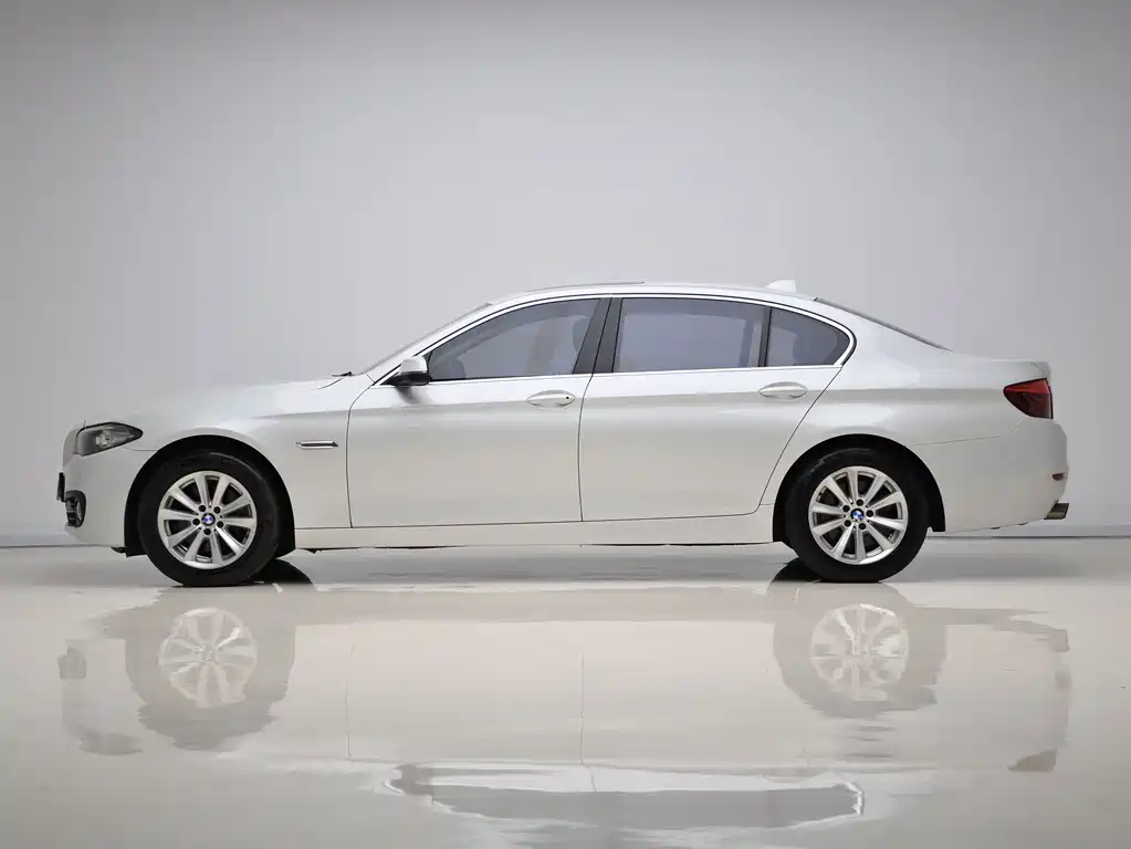 BMW 5 Series — миниатюра 7