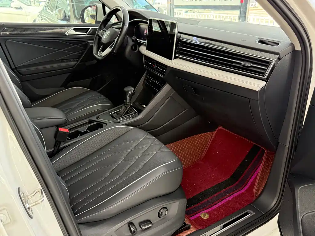 Volkswagen Tiguan L — миниатюра 10
