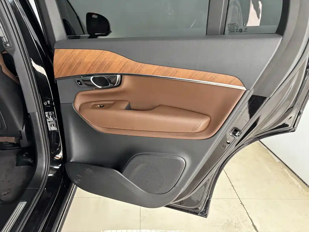 Volvo XC90 — миниатюра 22