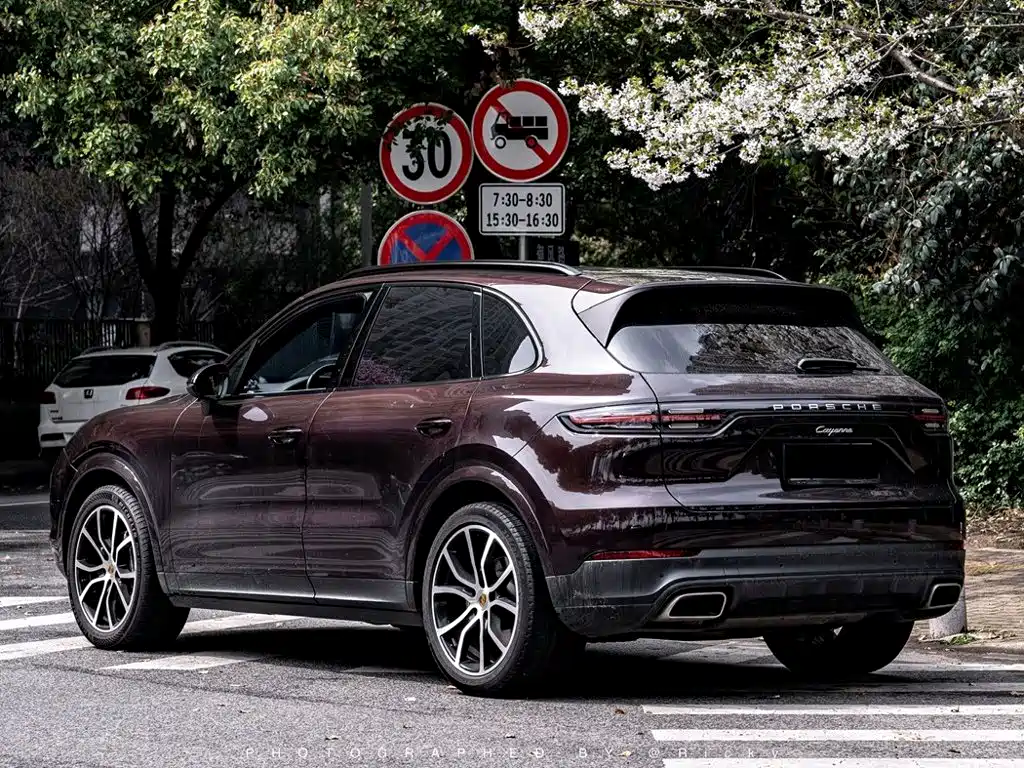 Porsche Cayenne — миниатюра 14