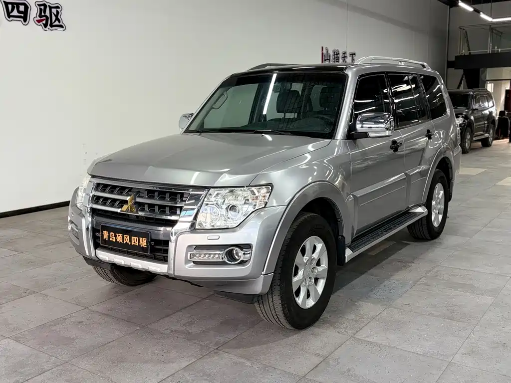 Mitsubishi Pajero (Import) — миниатюра 2
