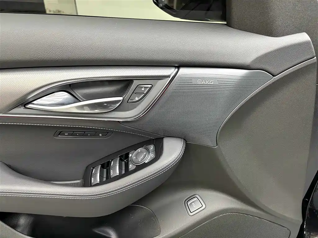 Cadillac CT5 — миниатюра 13