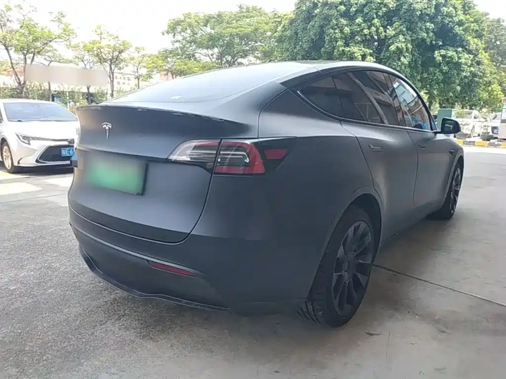 Tesla Model Y — миниатюра 7