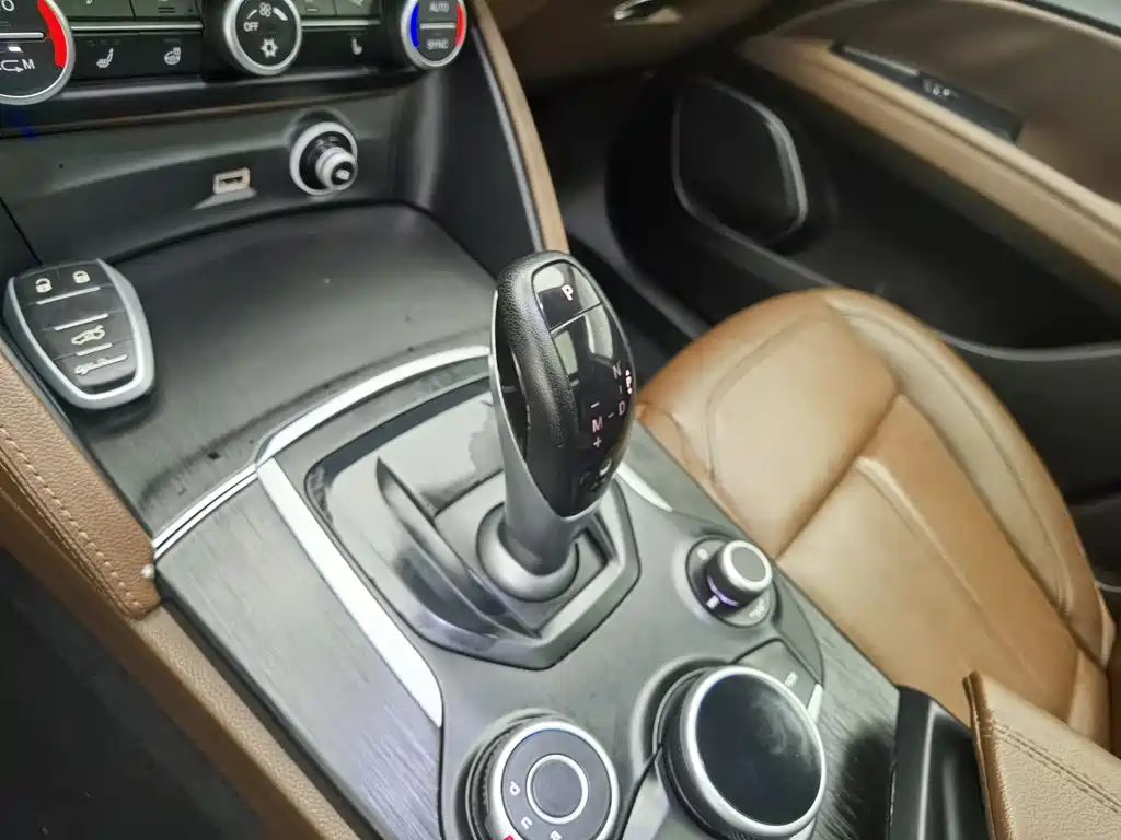 Alfa Romeo Stelvio — миниатюра 13