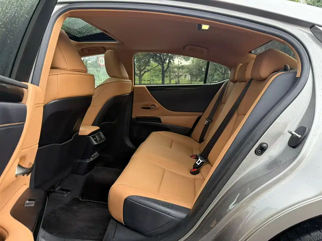 Lexus ES — миниатюра 6