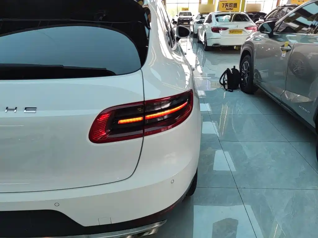 Porsche Macan — миниатюра 8