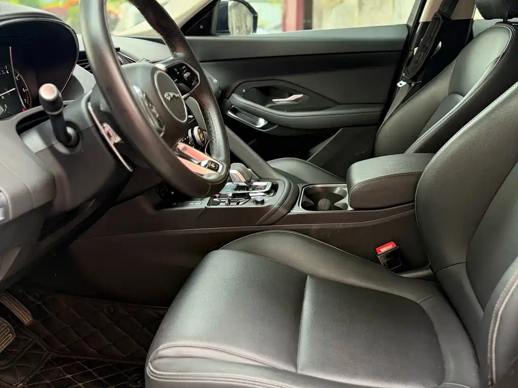 Jaguar E-PACE — миниатюра 7