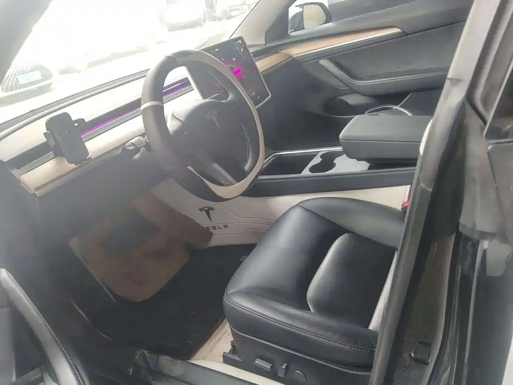Tesla Model 3 — миниатюра 4