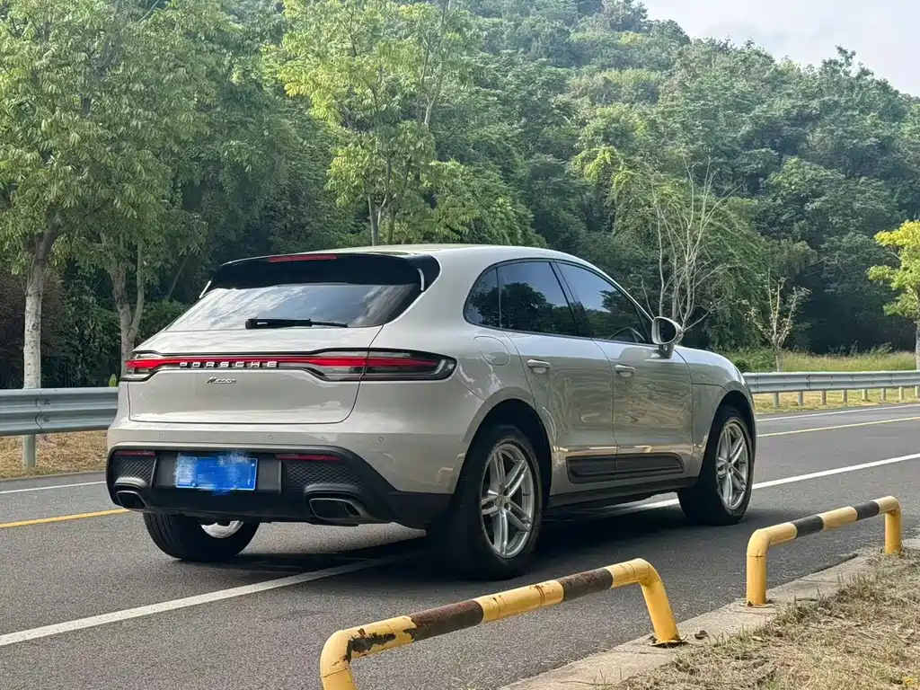 Porsche Macan — миниатюра 5