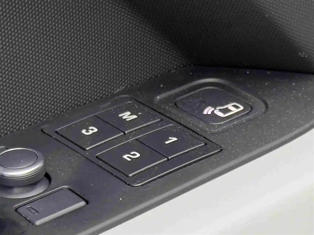 Land Rover Defender — миниатюра 18