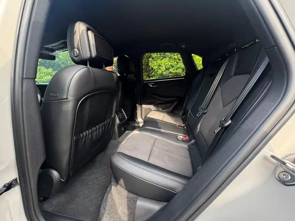 Porsche Macan — миниатюра 8