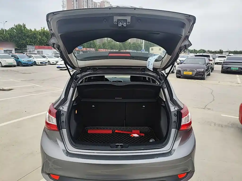 Nissan Tiida — миниатюра 19