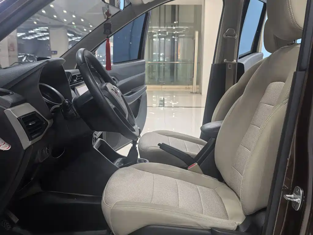 Wuling Hongguang — миниатюра 9