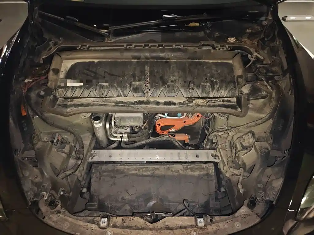 Tesla Model Y — миниатюра 16